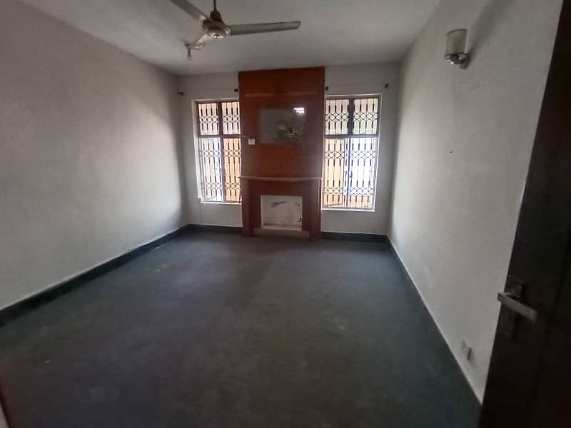1 Kanal Upper Portion For Rent In Block D Phase 1 Dha Lahore 6