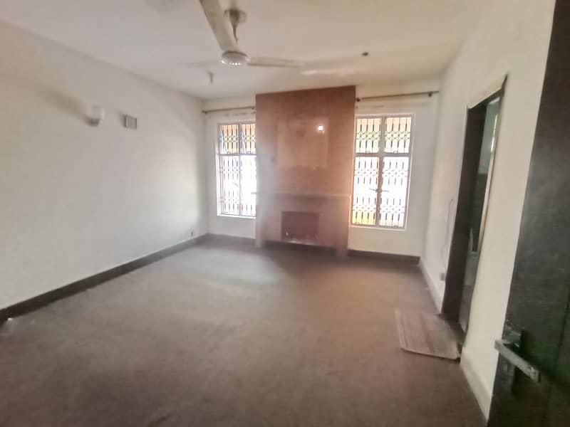 1 Kanal Upper Portion For Rent In Block D Phase 1 Dha Lahore 7
