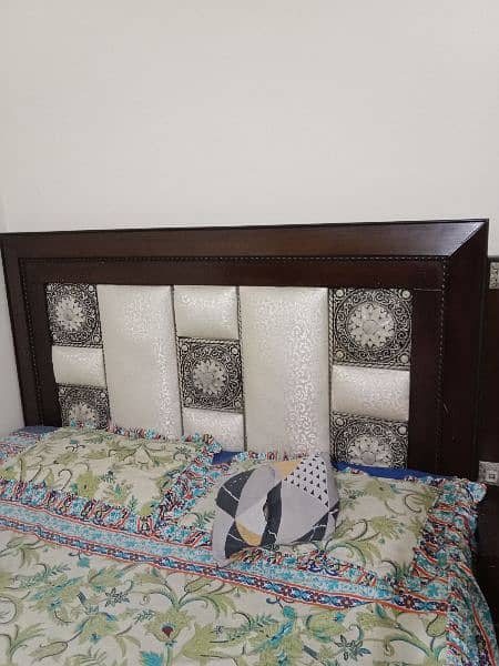 king size bed with dressing and show case 4