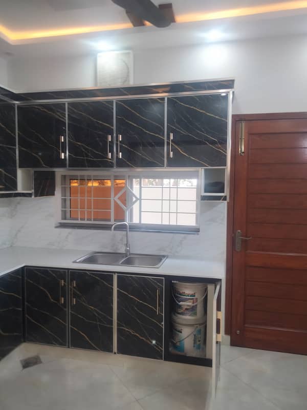 10 MARLA BARND NEW GROUND FLOOR PORTION FOR RENT IN JUBIEEL TOWN 4