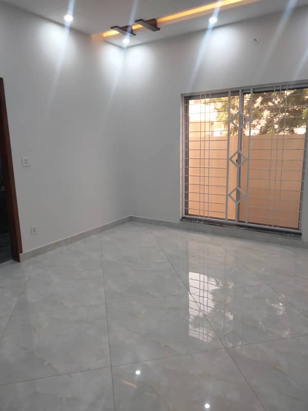 10 MARLA BARND NEW GROUND FLOOR PORTION FOR RENT IN JUBIEEL TOWN 10