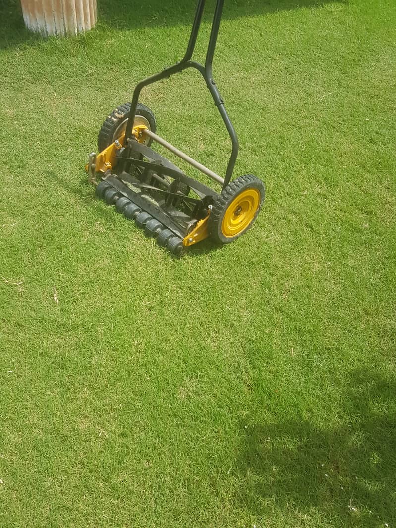 Lawn moawer / grass cutter machine 2