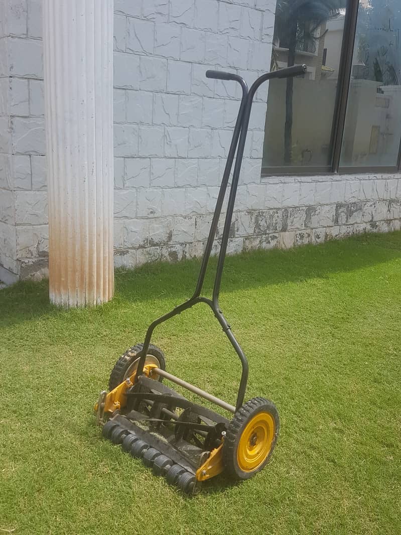 Lawn moawer / grass cutter machine 3