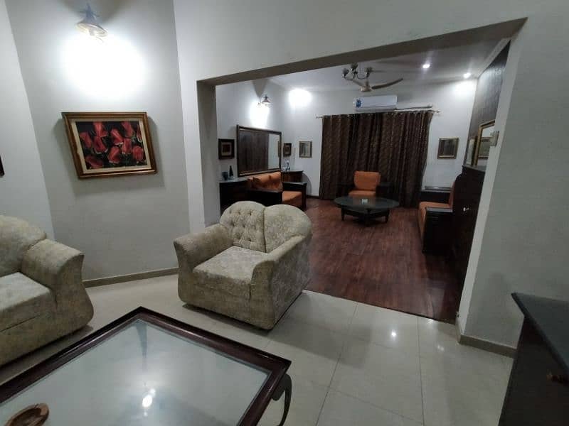 DHA fully Furnished independent villa short term it's per day rent 4