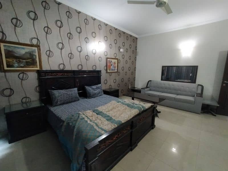 DHA fully Furnished independent villa short term it's per day rent 15