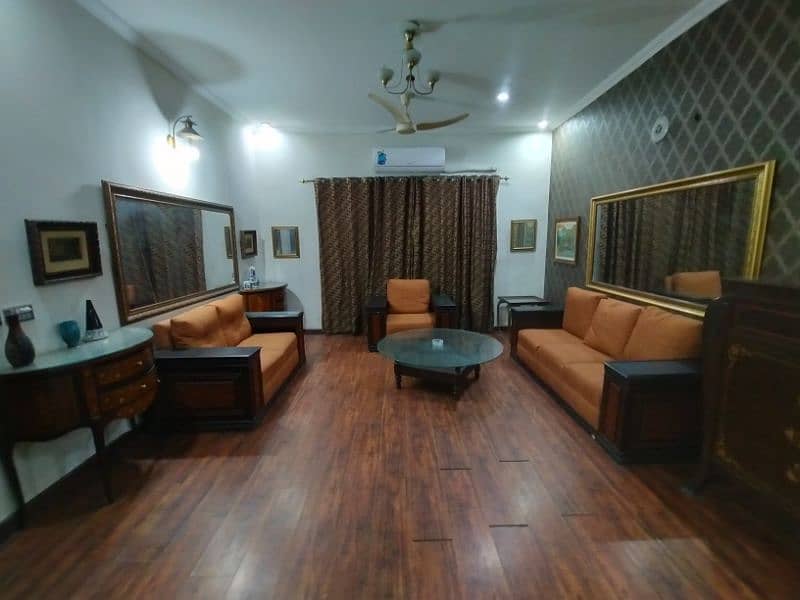 DHA fully Furnished independent villa short term it's per day rent 16