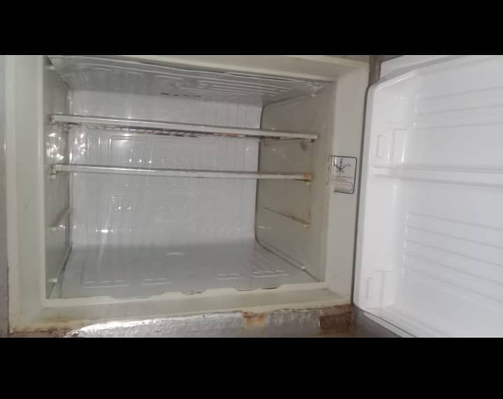 Original Dawlance Medium Refrigerator Model 2009 Condition 9/10 3