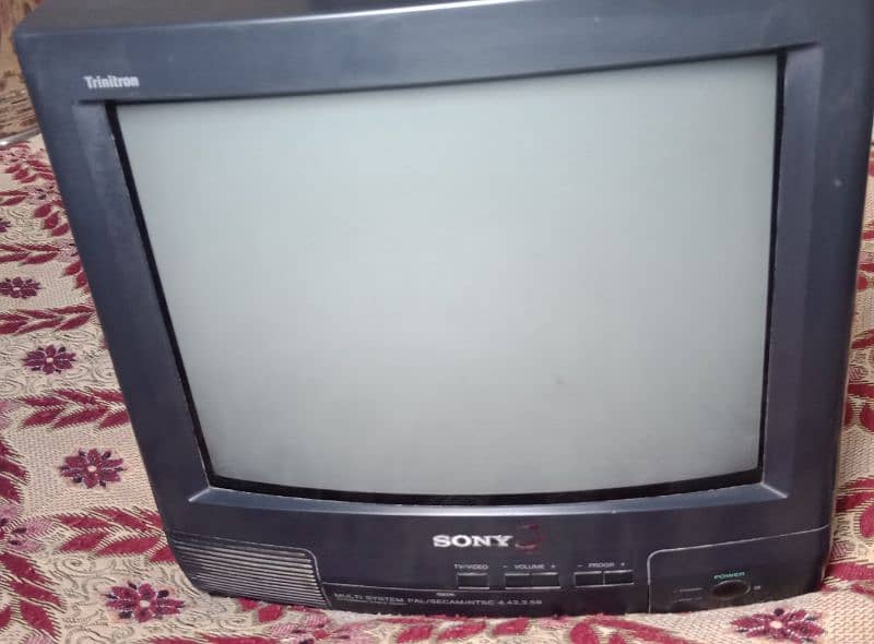 Sony TV black for sale in good condition 1