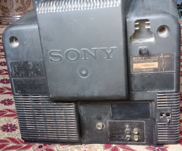 Sony TV black for sale in good condition 2