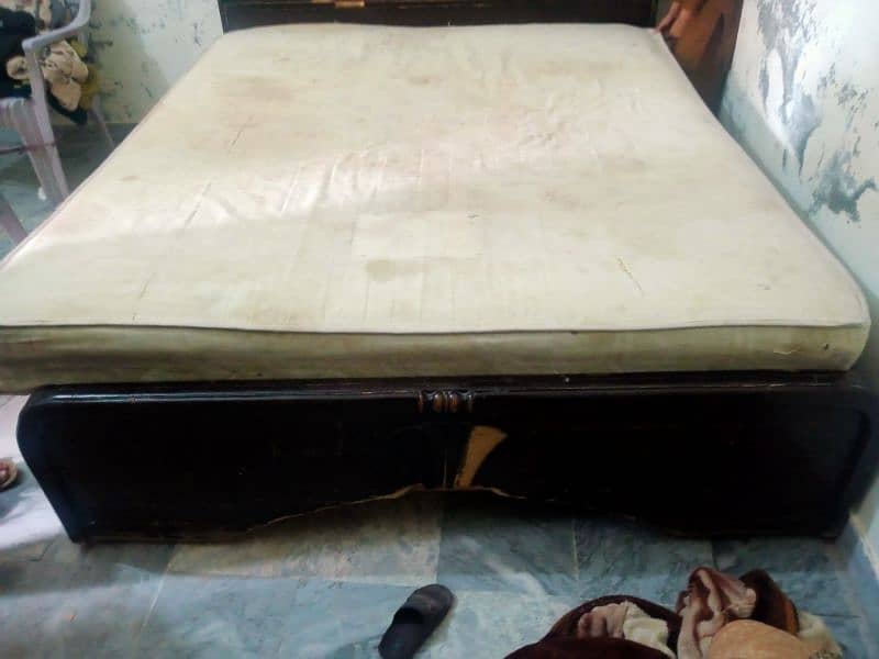 we have salled one  double bed and one matrices(spring Wala) 4