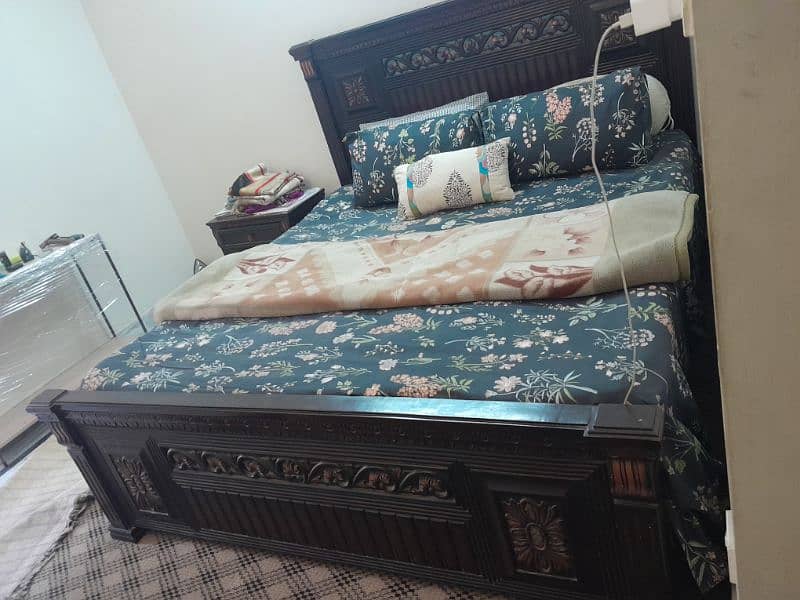 i want to sell my bed and dressing table matress is not included 5