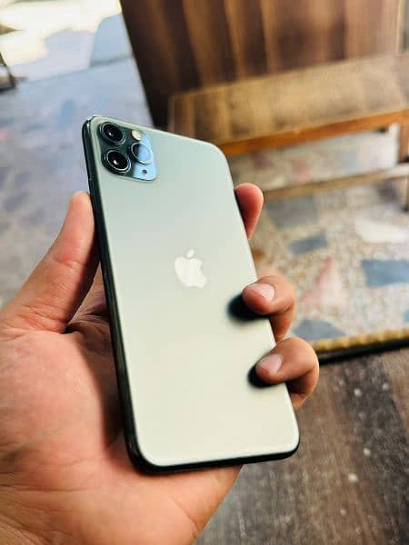 iphone 11 pro max waterpack 1