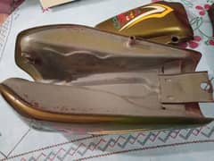 honda 125 fuel tanks with side covers 0