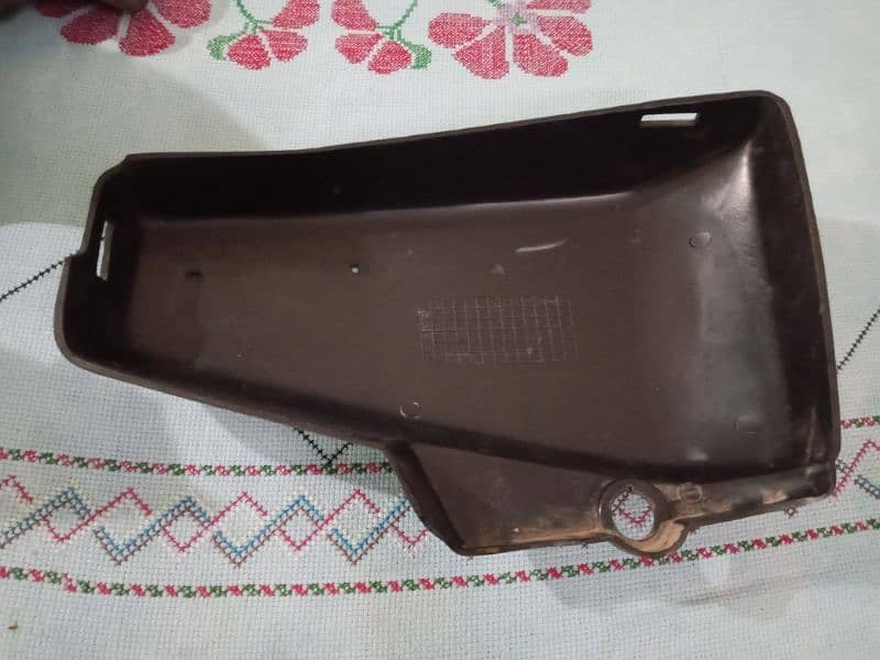honda 125 fuel tanks with side covers 1
