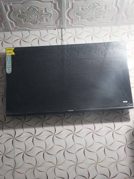 im selling lcd 65 inch 1