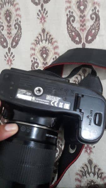 70D Orignala Camera with 18-135 Lens 0