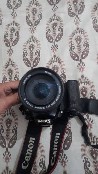 70D Orignala Camera with 18-135 Lens 1