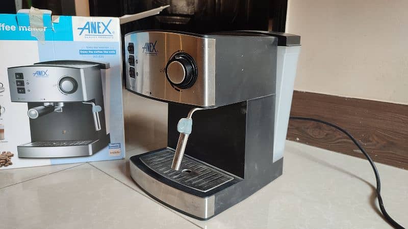 COFFEE MAKER FOR SALE JUST LIKE NEW 2