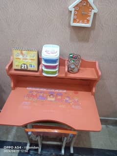 STUDY TABLE FOR CHILDREN'S