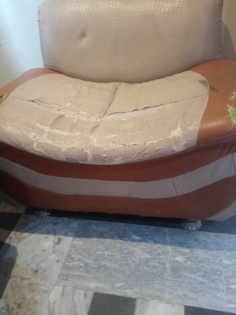Used 5 seater new style sofa 0