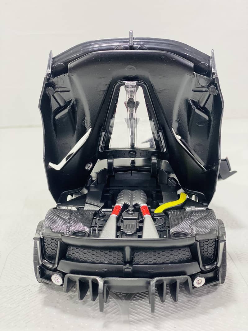 Pagani Huayra Alloy Sports Model Simulation Diecast Car 4
