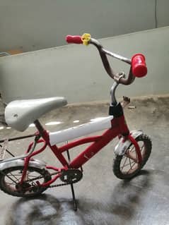 Selling bicycle for 5 to 6 year kid