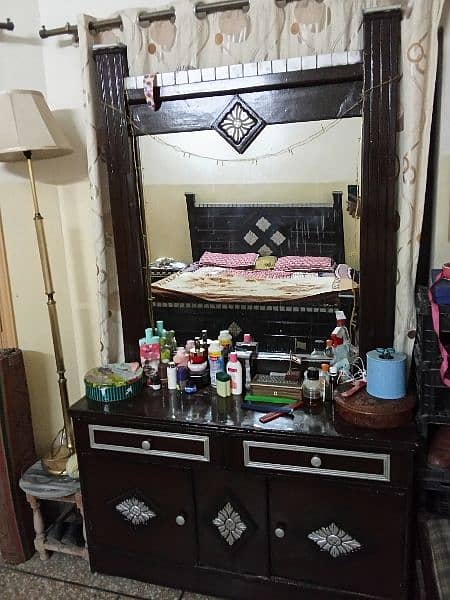 double bad + mattress + said table + dressing table 4
