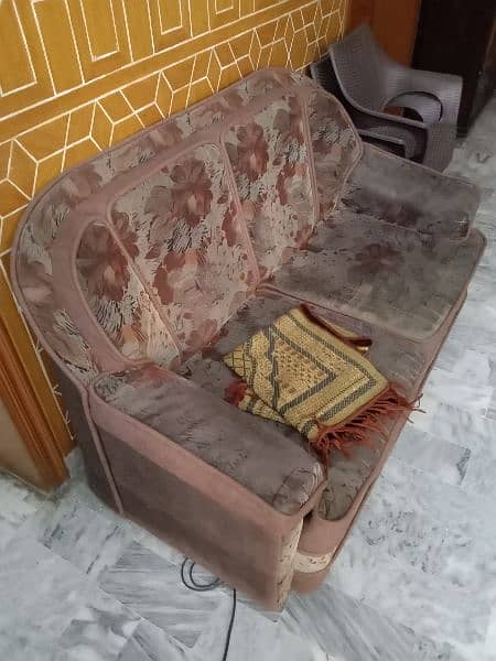 Used Sofa in Good Condition 3