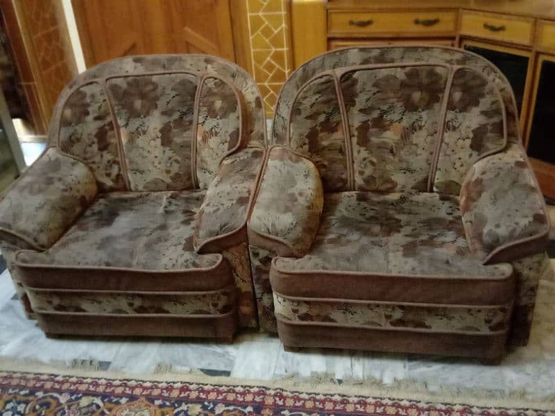 Used Sofa in Good Condition 5