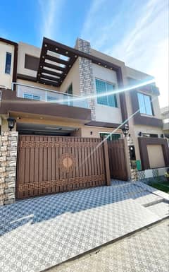 5 Marla house for sale in CC block brand new house visit anytime double story VIP house good location
