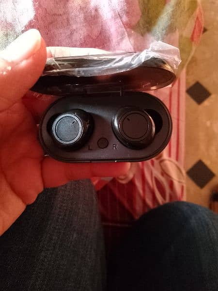 earbuds excellent condition 3