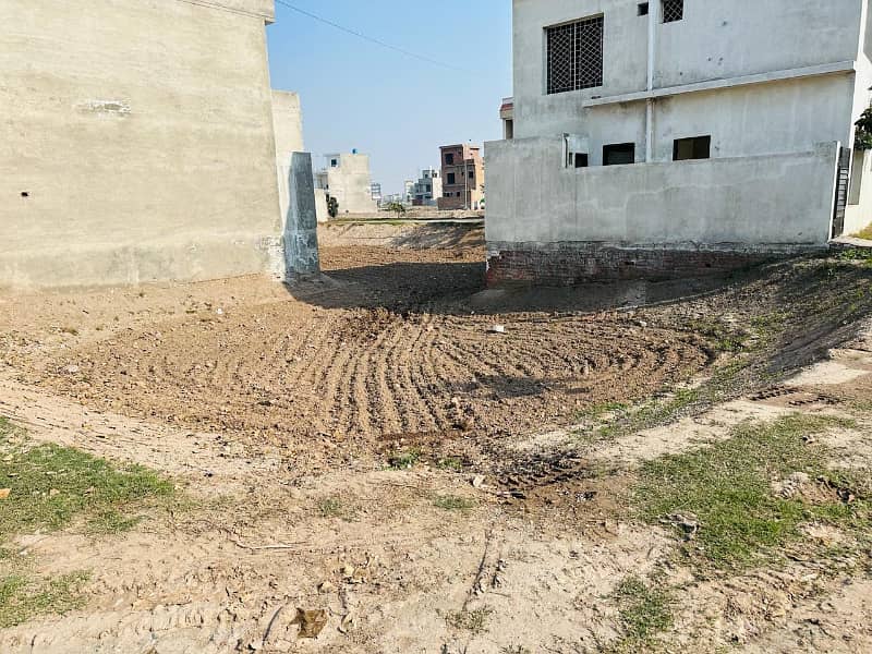10 Marla Half Paid 85 Feet Road Plot For Sale in Diamond Block Park View City Lahore 3