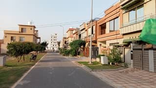 1 Kanal Transfer Free Plot Nearby Mosque, Zoo, and Commercial Area For Sale in Tulip Ext Block Park View City Lahore 0