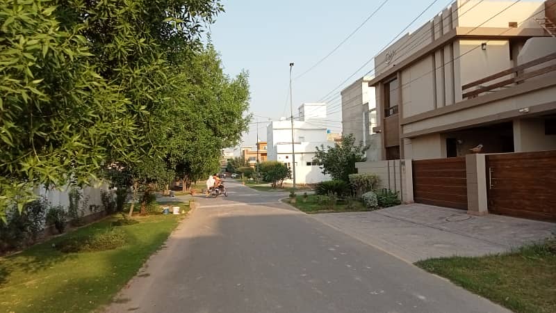 1 Kanal Transfer Free Plot Nearby Mosque, Zoo, and Commercial Area For Sale in Tulip Ext Block Park View City Lahore 2
