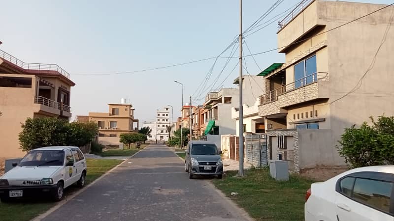 1 Kanal Transfer Free Plot Nearby Mosque, Zoo, and Commercial Area For Sale in Tulip Ext Block Park View City Lahore 3