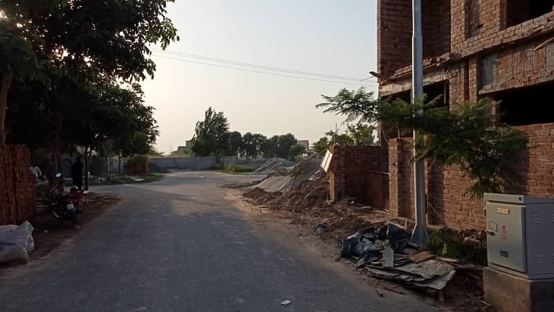 1 Kanal Transfer Free Plot Nearby Mosque, Zoo, and Commercial Area For Sale in Tulip Ext Block Park View City Lahore 5