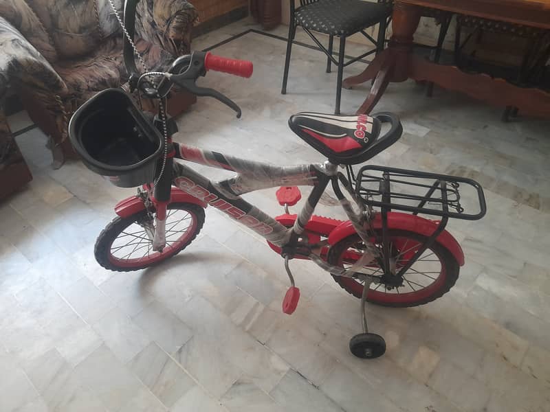 Brand New- Two wheels bicycle suitable for 6 to 10 year kids (10/10). 0