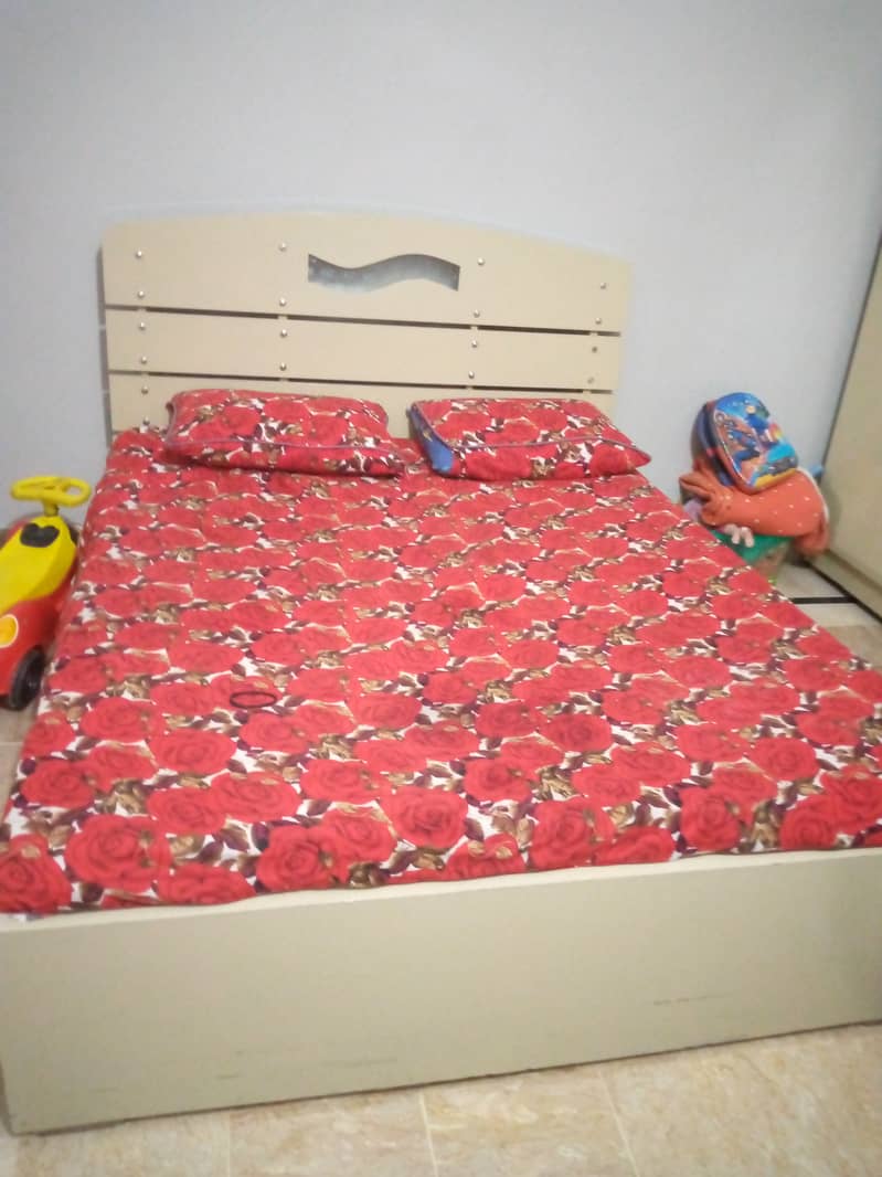 Queen size bed and computer with study table 1
