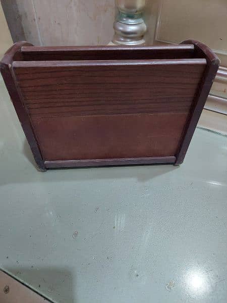 wooden pen stand in smart condition 1