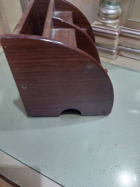 wooden pen stand in smart condition 2