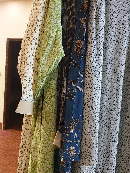 selling different beautiful printed abayas with stallers condition new 11
