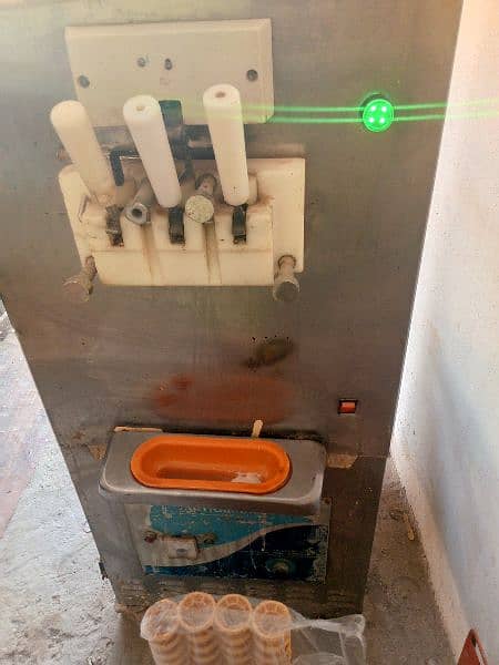 Ice Cream machine Lush Condation On working koi kharcha nhi 0