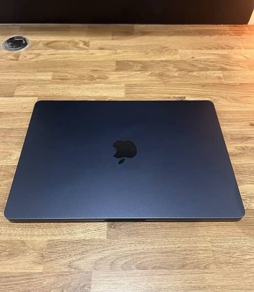 macbook Air M2 13.6 inch 1