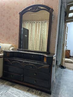 Dressing table with 7 drawer
