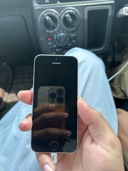 Iphone se for sale pta approved 1