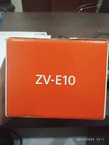 Sony ZV E-10, with kit lense 3