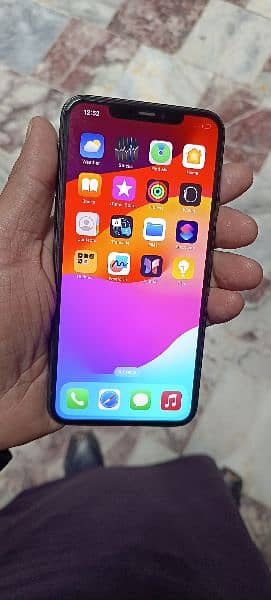 iphone 11 pro max 256gb approved. . 91battry 1