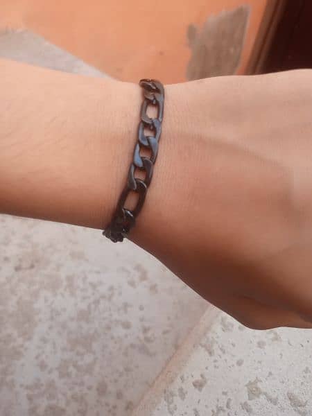 metal bracelet black colour 4