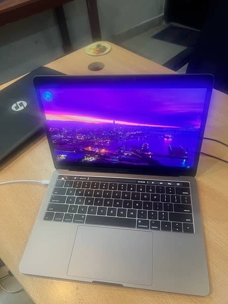 Apple MacBook Bro TouchBar 2017 4