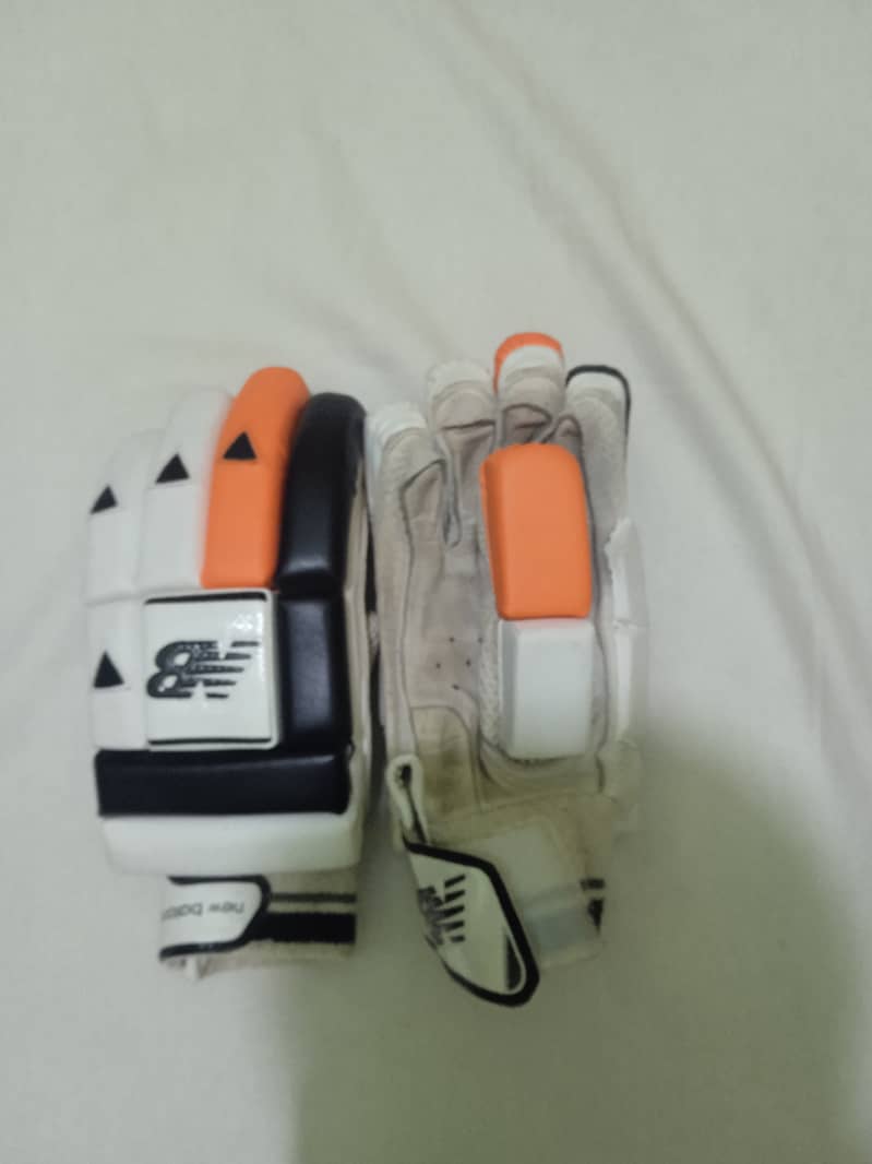 Top quality cricket kit in low price urgent need of money 8